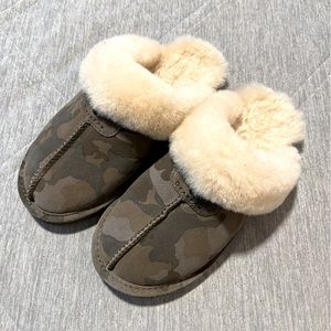 BearPaw loki slippers (earth camo)